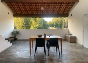 Chalé com Varanda Grande e Terraço Vista Mar